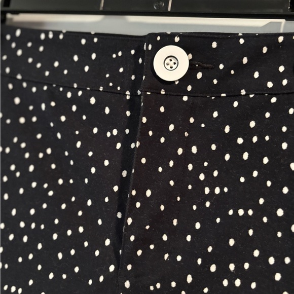 cabi 6636 NWOT Pasadena Shorts Black White Polka Dot Size 8. Slit Pockets Front - Picture 9 of 9